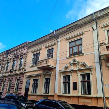 Продається 3-кімнатна квартира (Центр ) вулиця Шептицького.