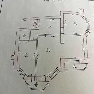 Продаю дворівневу сиру квартиру.