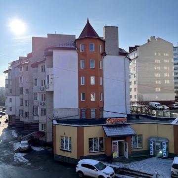 Продаю дворівневу сиру квартиру.