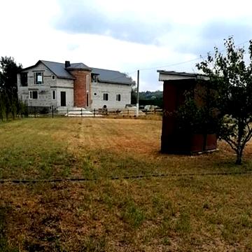 Продається будинок з власною водоймою