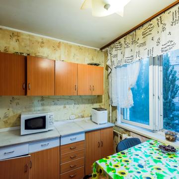 Бакинська вул., 37