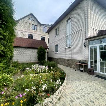 Продам дом с гостевым домиком м. Киевская