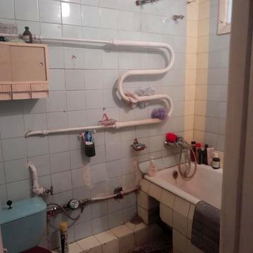 Продається трьохкімнатна квартира в районі Південно-Захід.