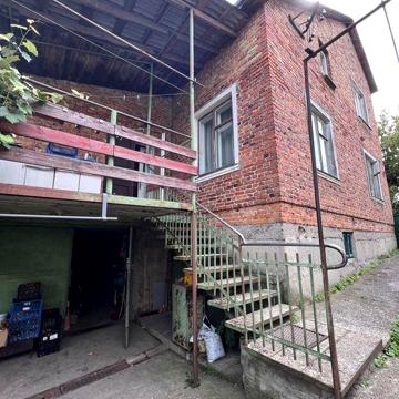 Будинок цегляний, газ, великий сад, гараж, господарські споруди