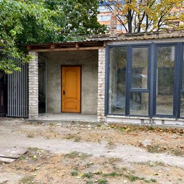 ПРОДАМ 2-х комнатную квартиру Одесса Недалеко от Центра