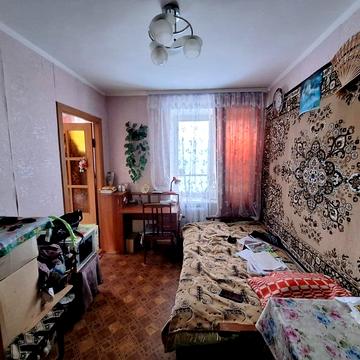 Продається трьохкімнатна квартира в районі Південно-Захід.