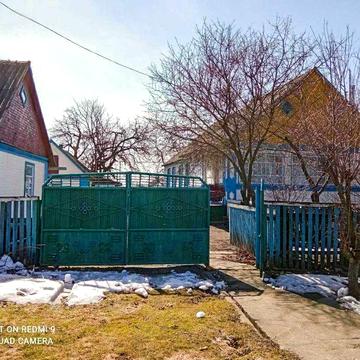 Продам будинок в с. Камінь з великою присадибною ділянкою.