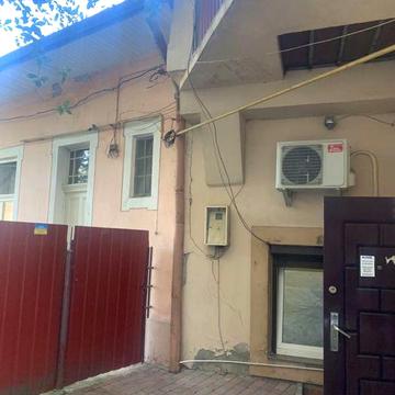 Продаж будинку в історичній частині Ужгорода, придатного під комерцію