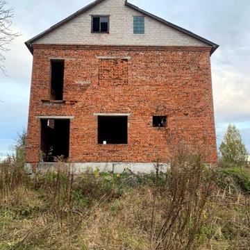 Будинок. Земельна ділянка 10 сотих