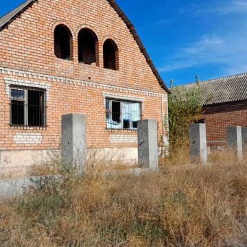 продам будинок з ділянкою