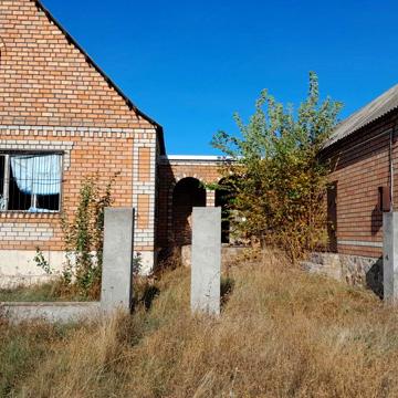 продам будинок з ділянкою