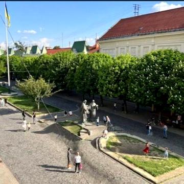 Продаж чотирьох кімнатної квартири в центральній частині м. Мукачево