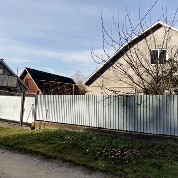 Продам хату в центрі села Гуменці, будинок, дача