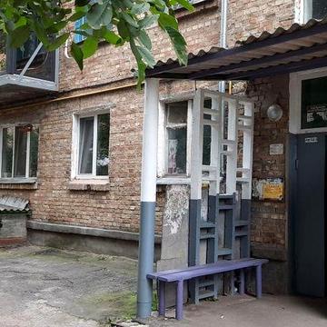 Продам трикімнатну квартиру на першому поверсі