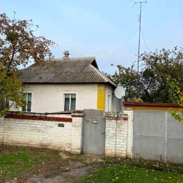 Продам добротный дом г.Змиев!