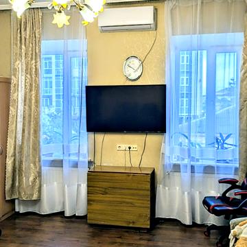 майдан Героїв Небесної Сотні пл. (Руднєва майдан), 15