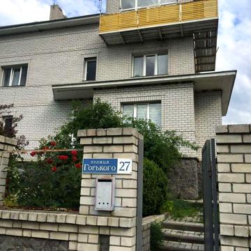 Продам дом 3 этажный в п.Березовка Харьковский район
