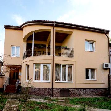 Продам 4 кімн.кв. на Руській, Центр.
