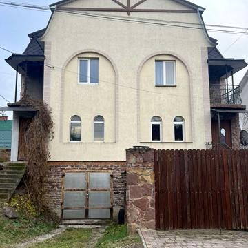 Продається частина новозбудованого 2-поверхового будинку. Чортків