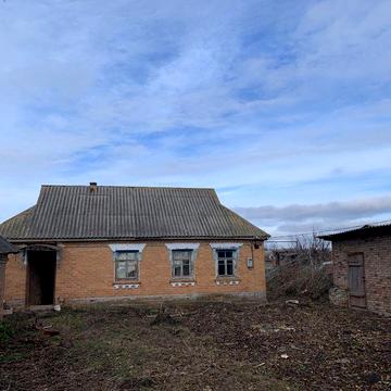 Продам будинок, цегла є гараж та літня кухня, від міста 30км