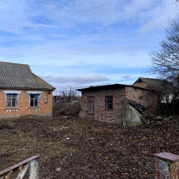 Продам будинок, цегла є гараж та літня кухня, від міста 30км