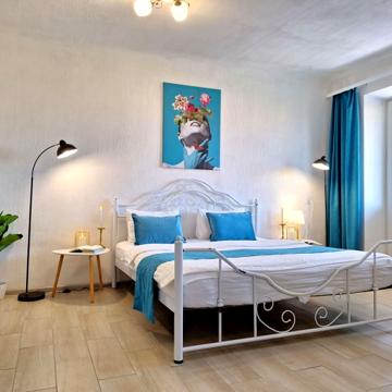 Малахит. Дизайнерская квартира сети Alex Apartmets
