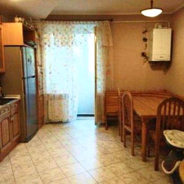 Велика трикімнатна квартира на 2 поверсі з АО Центр міста 118м2