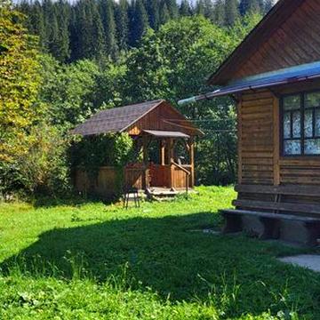 Двоповерховий будинок 192м², з окремим прим. бані на березі річки.