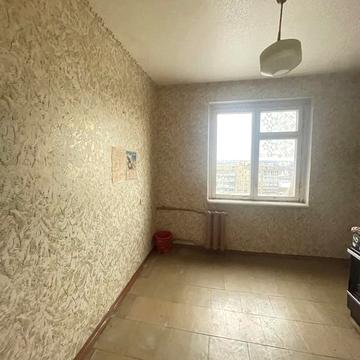 Продається 3 кімнатна квартира на Зарічному .