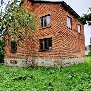 Незавершене будівництво будинку