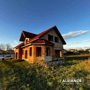Збудований і зданий будинок з гаражем,Микитинці 190 м.кв