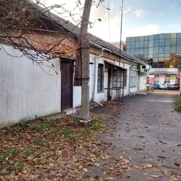 Продам будинок в центрі
