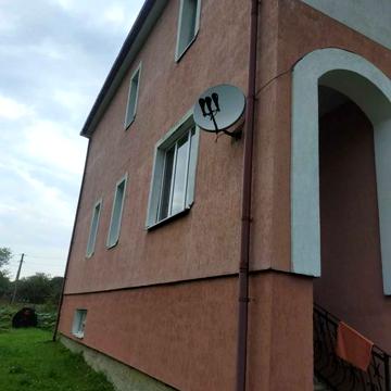 Продаю будинок та присадибну ділянку