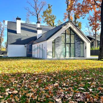 VIP Будинок з дизайнерським ремонтом. КМ Family Park Residence/