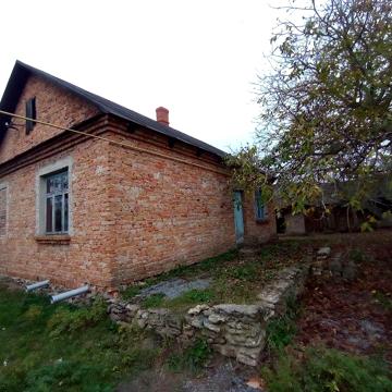 Продам будинок з прилеглою територію