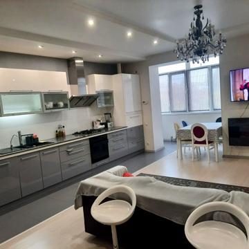 В Продажу 3 к к в Новобудові в Центрі міста