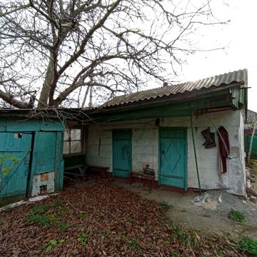 Продам дом в Центе Подгородное, 3 комнаты ,газ
