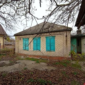Продам дом в Центе Подгородное, 3 комнаты ,газ