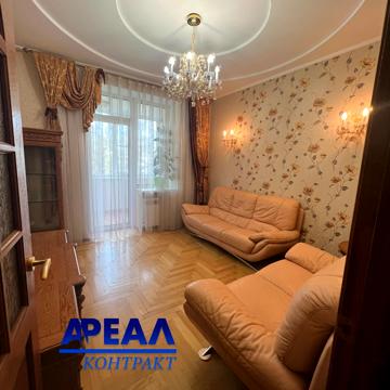 Незалежної України вул. (40 років Радянської України), 7