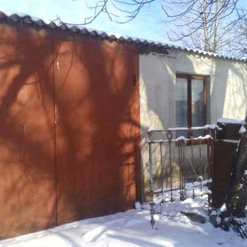 Продається будинок з гаражом та надвірною будовою