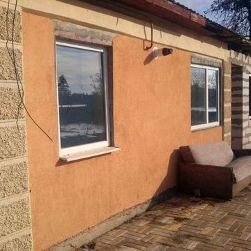 Продам дом в селе Дачное 3 комн, в/к, 8 сот, все документы.