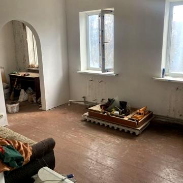 Хатка в затишному місці.