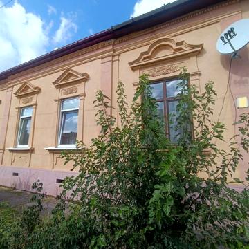 КВАРТИРА:94кв.м,ЦЕНТР,ІСТОРИЧНА ЗАБУДОВА,відмінний стан,підвал 45кв.м.