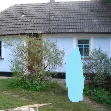 Будинок з господарськими будівлями
