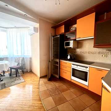 Володимира Івасюка просп. (Героїв Сталінграду), 24