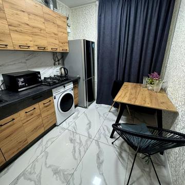 Центральний просп. (Лермонтова), 40