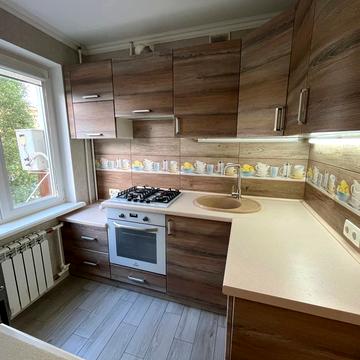 Космонавтів вул., 34