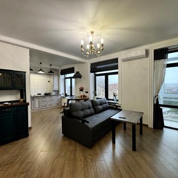 Поштовий просп. (Карла Маркса), 48