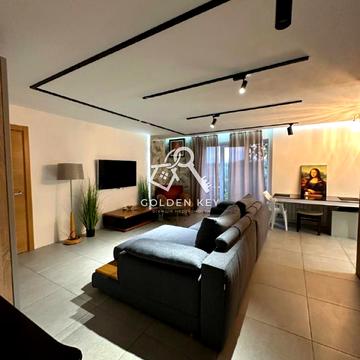 Олександра Поля вул. (Жовтнева), 1