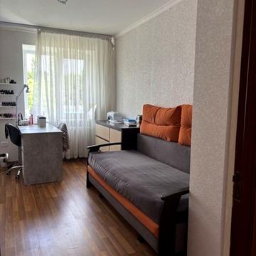 Зарічанська вул., 3